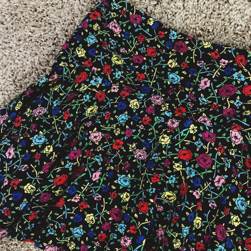❌SOLD❌Betsey Johnson Colorful Roses Flare Skirt - Picture 3 of 6